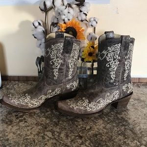 Like brand new Corral Boots